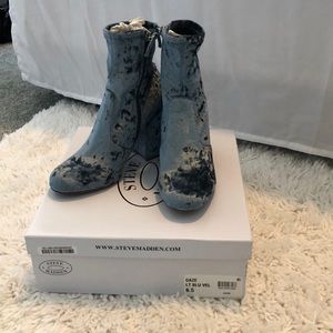 STEVE MADDEN VELVET BOOTIES